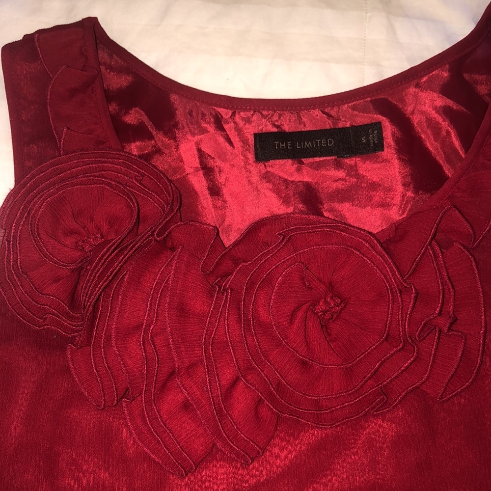 The Limited lines red flower tank size small - Picture 2 of 6